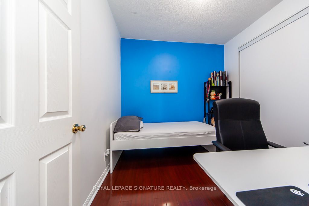 18 Lee Centre Dr, #Ph208