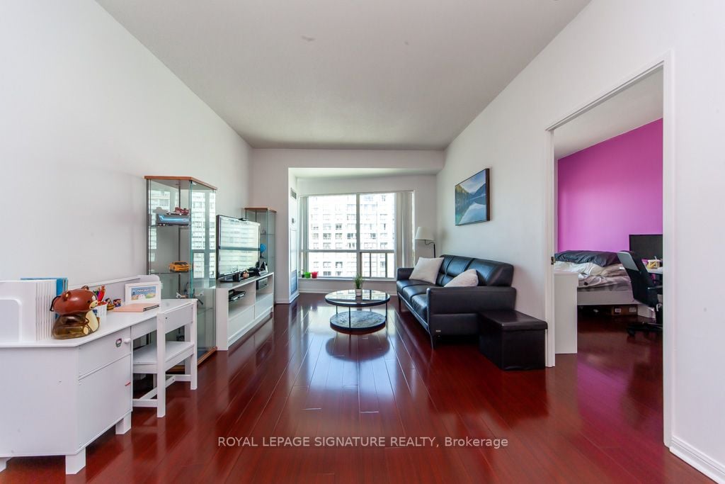 18 Lee Centre Dr, #Ph208