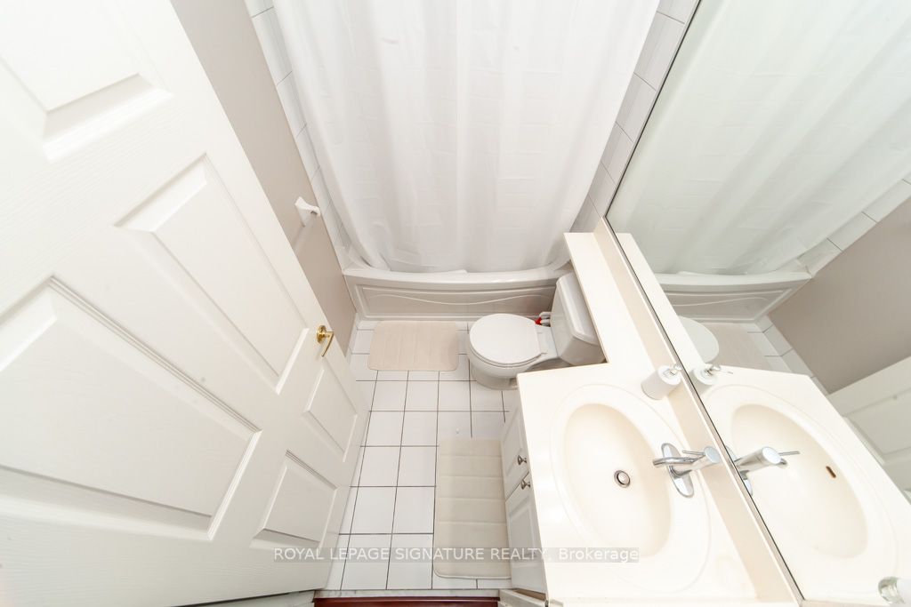 18 Lee Centre Dr, #Ph208