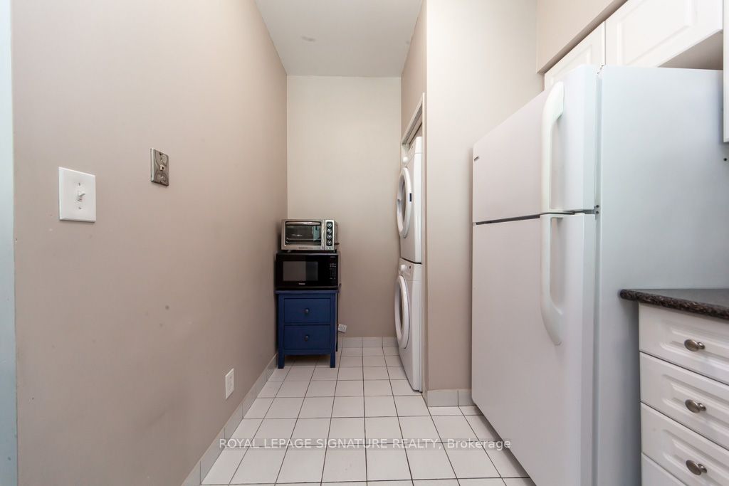 18 Lee Centre Dr, #Ph208