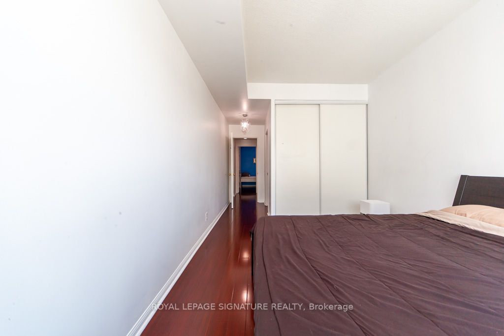 18 Lee Centre Dr, #Ph208