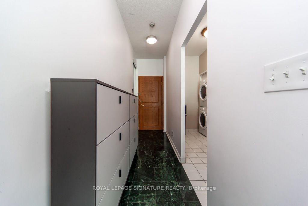 18 Lee Centre Dr, #Ph208