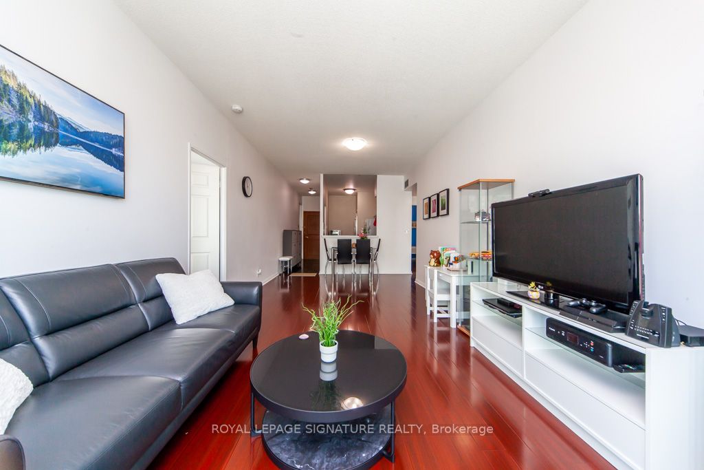 18 Lee Centre Dr, #Ph208