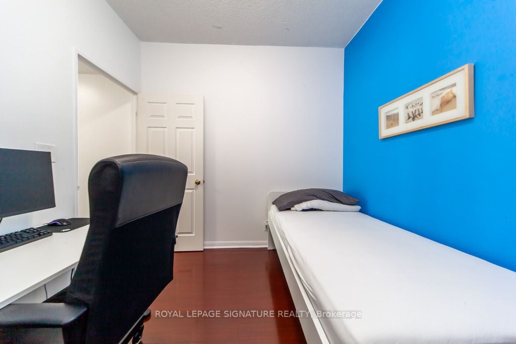 18 Lee Centre Dr, #Ph208