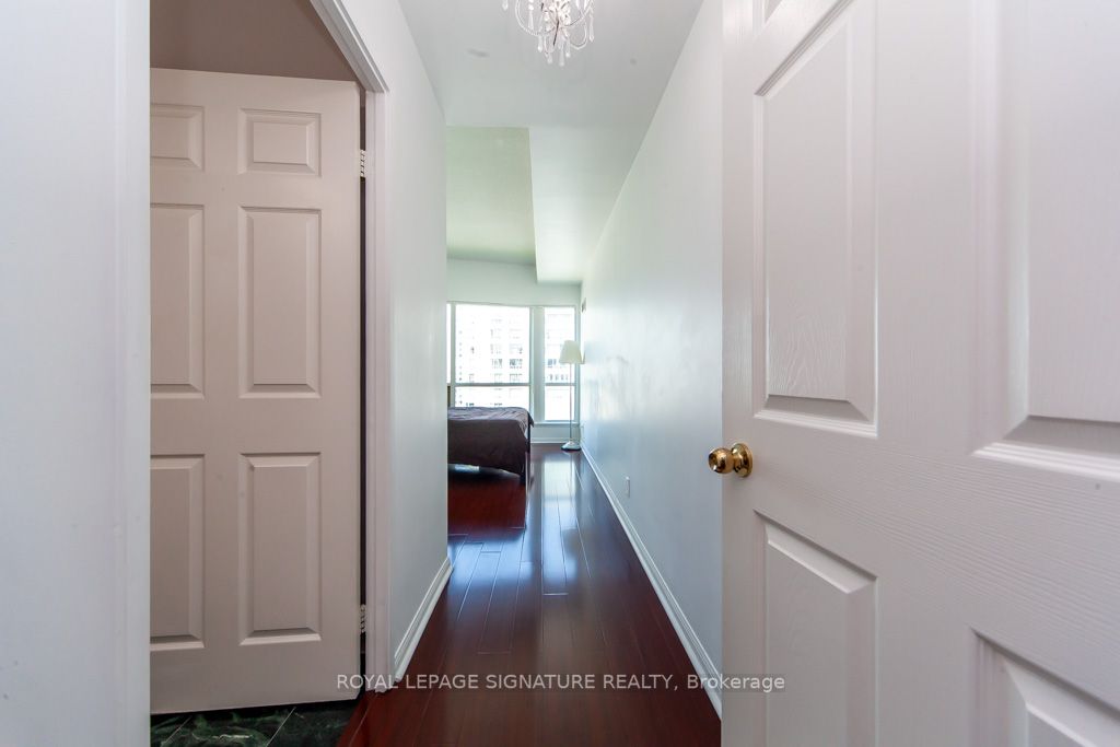 18 Lee Centre Dr, #Ph208