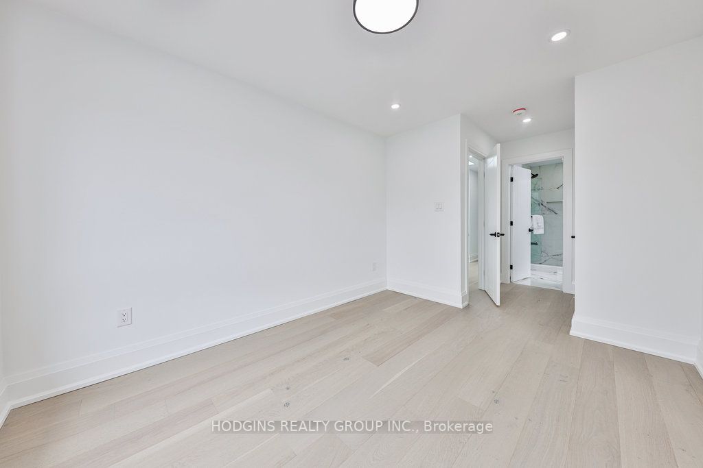 83 Kalmar Ave