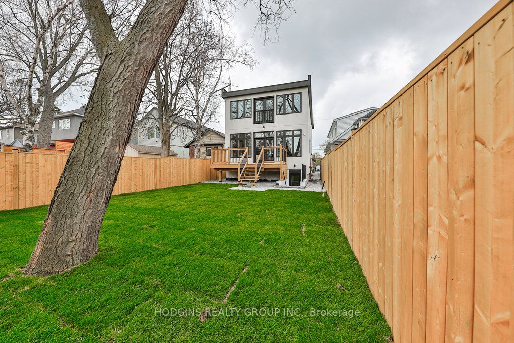 83 Kalmar Ave