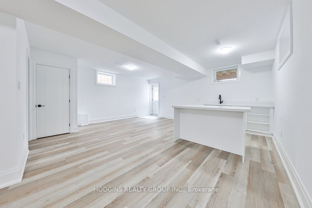 83 Kalmar Ave