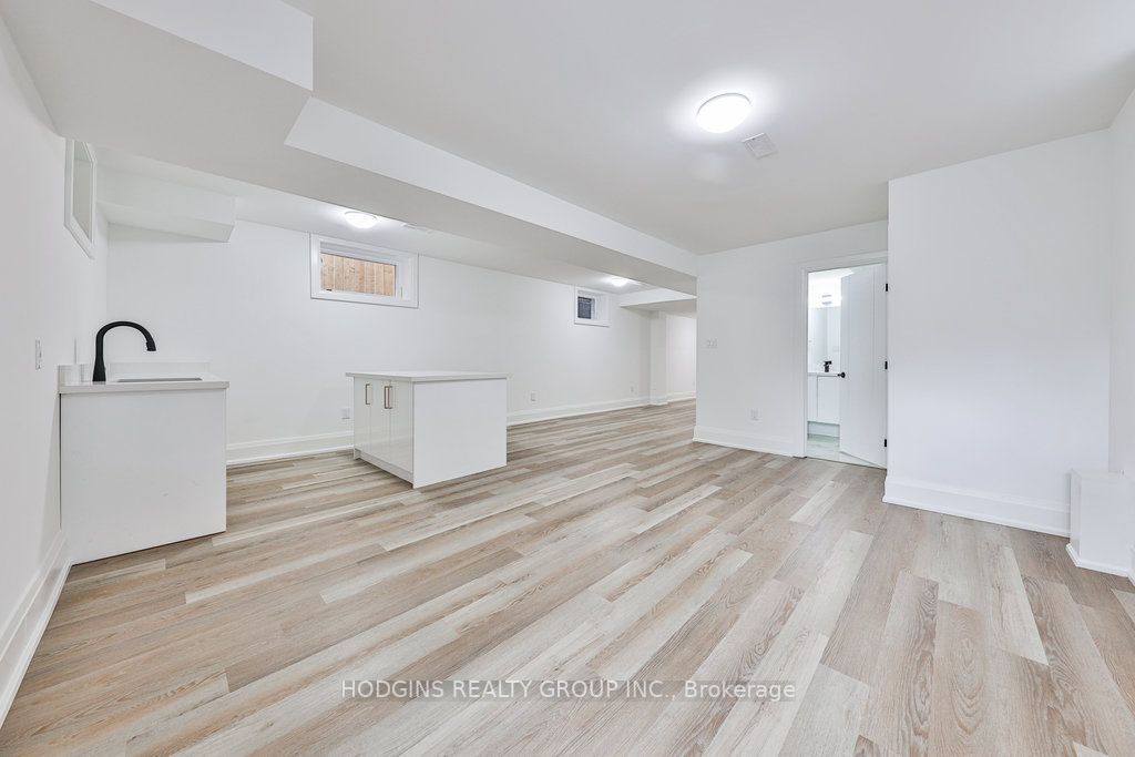 83 Kalmar Ave