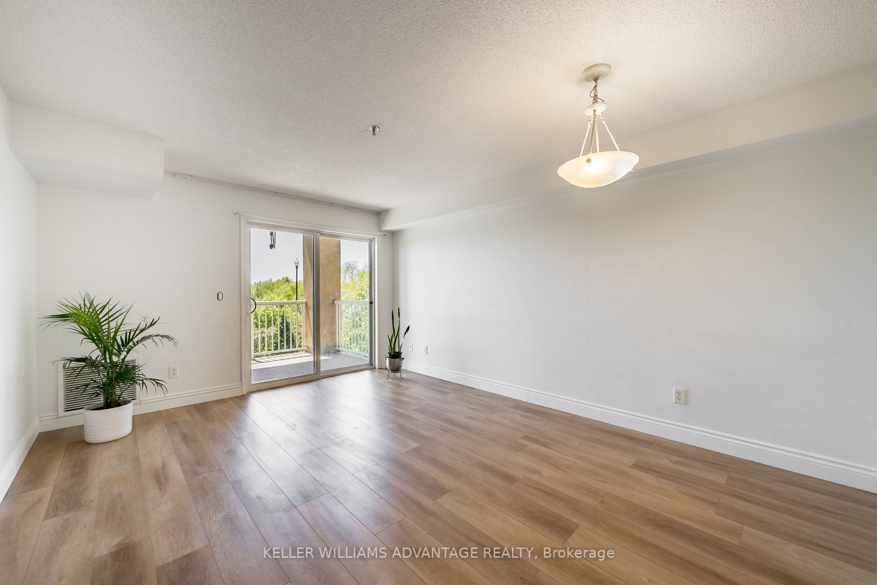 684 Warden Avenue #305