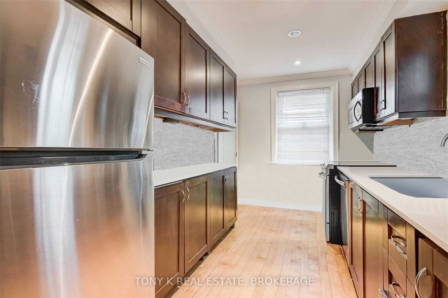 312 Warden Ave