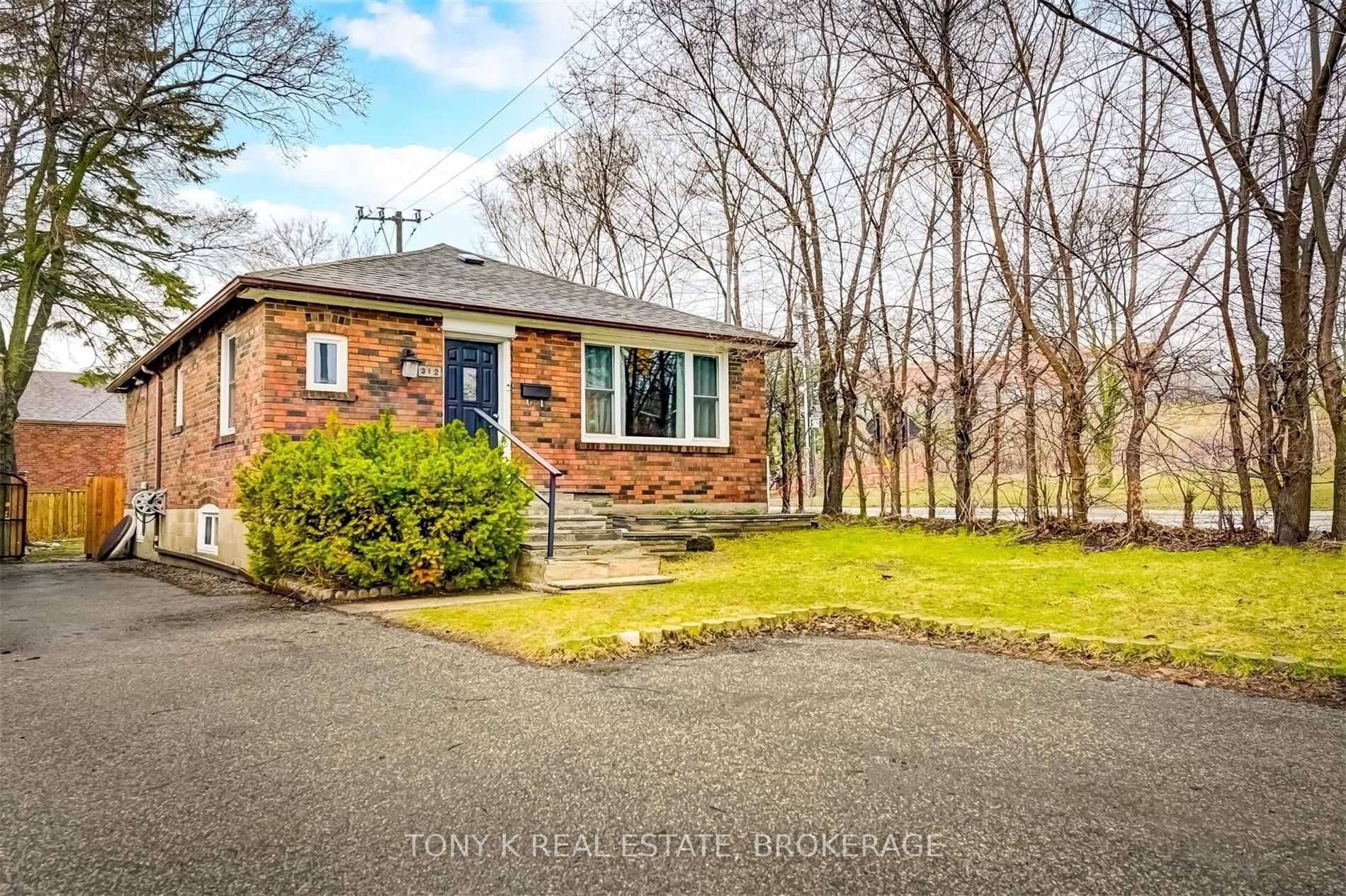 312 Warden Ave