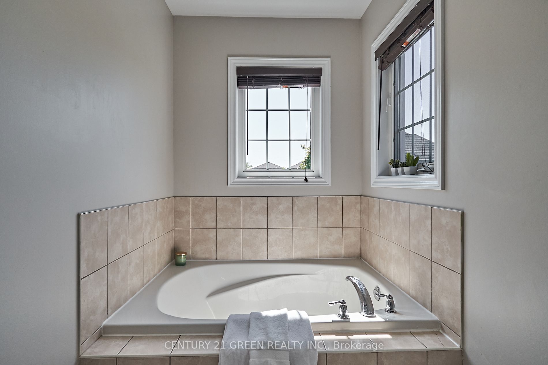 Listing E6053936 - Large Photo # 17