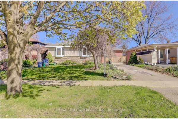 29 Bledlow Manor Dr, Toronto