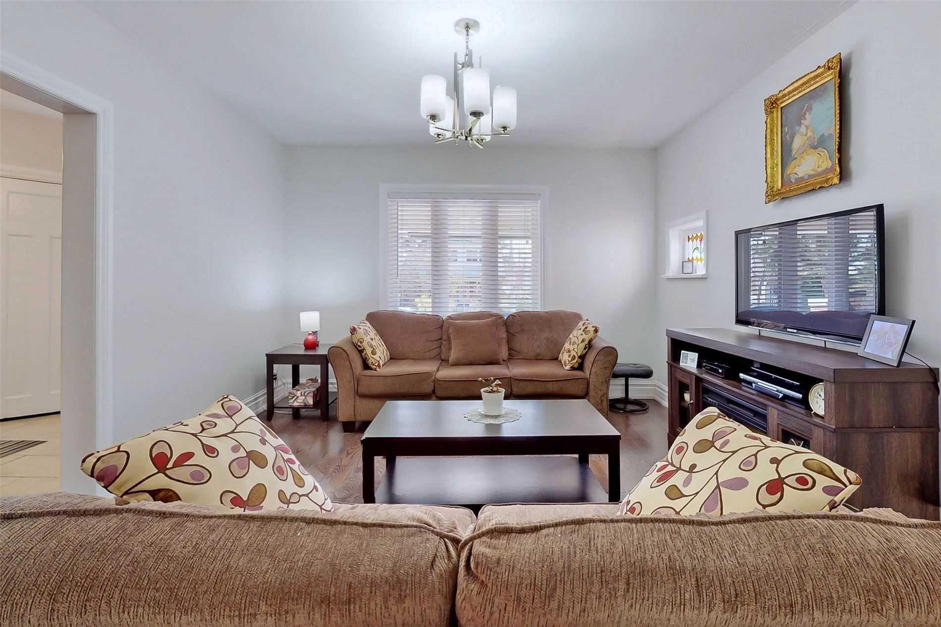 86 Oak Park Avenue