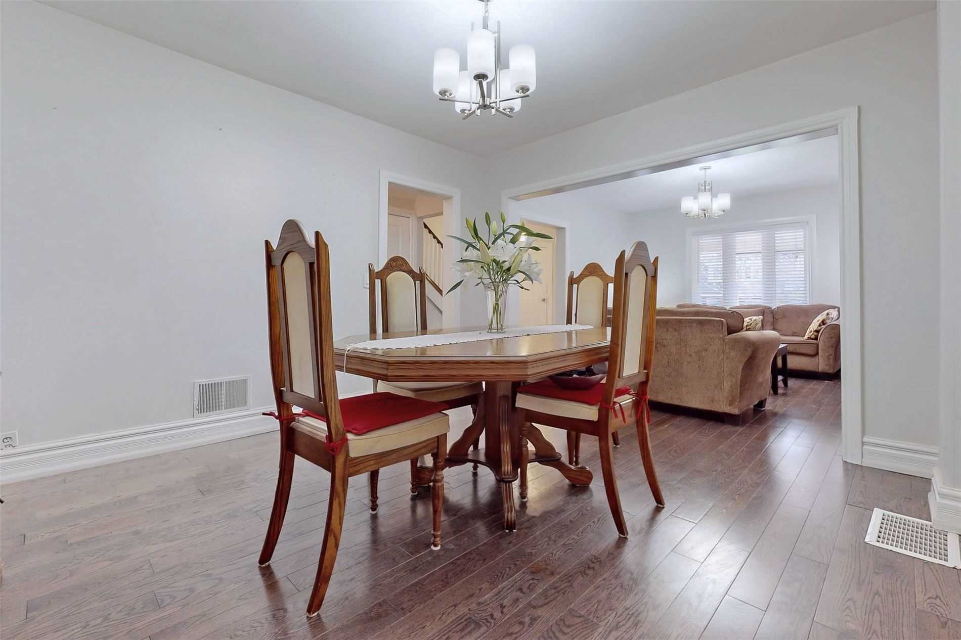 86 Oak Park Avenue