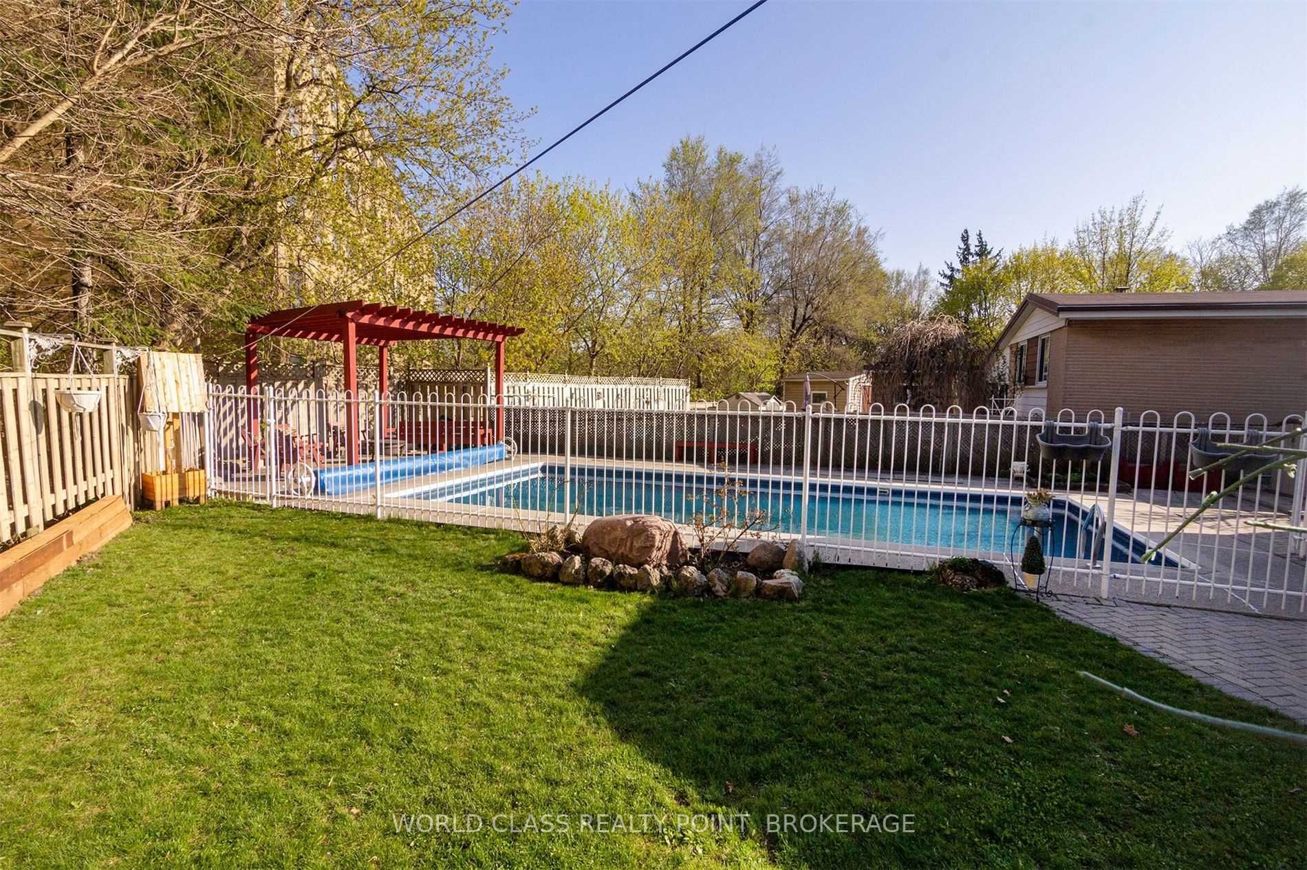 20 Benadair Crt