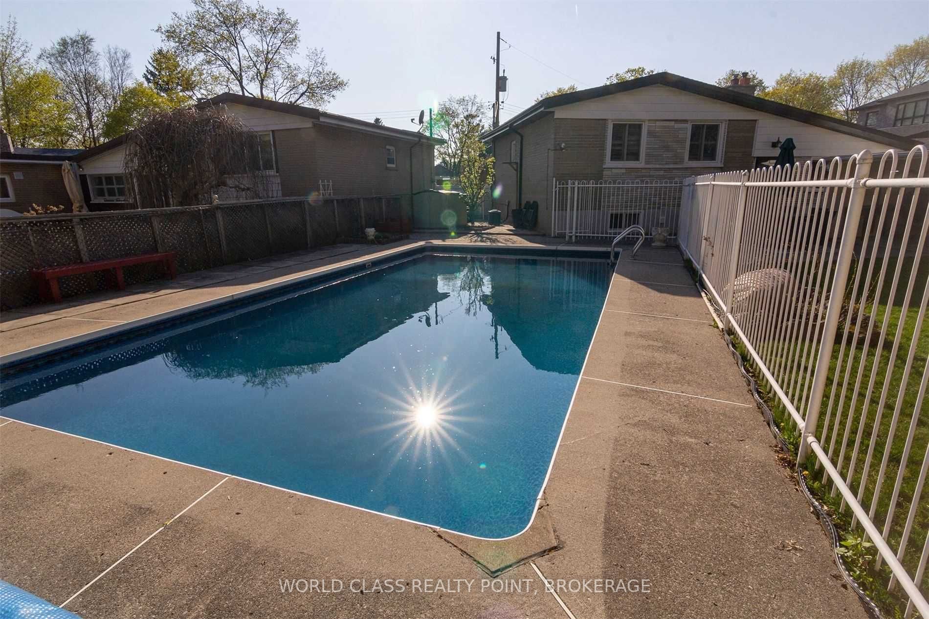 20 Benadair Crt