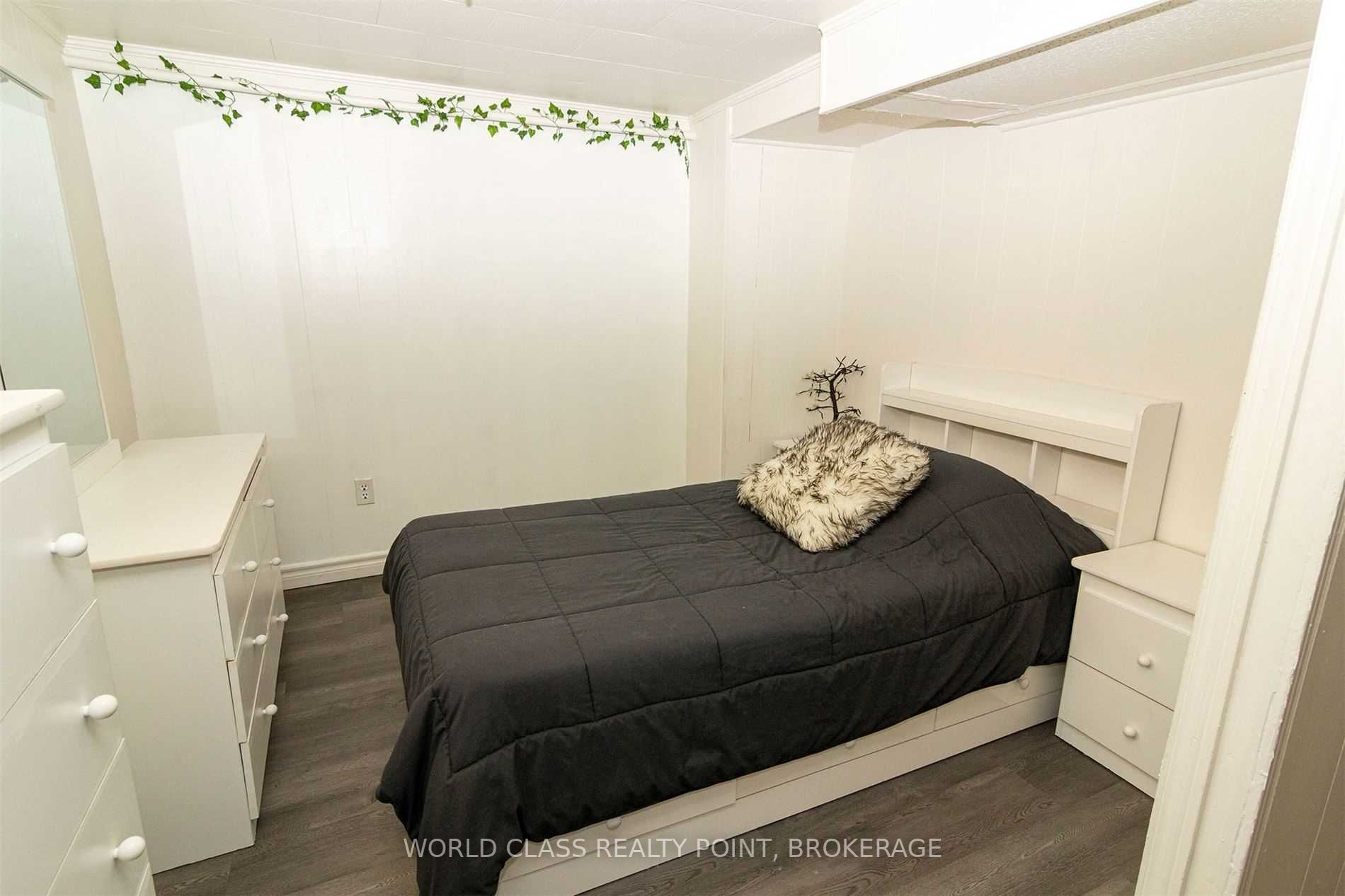 20 Benadair Crt