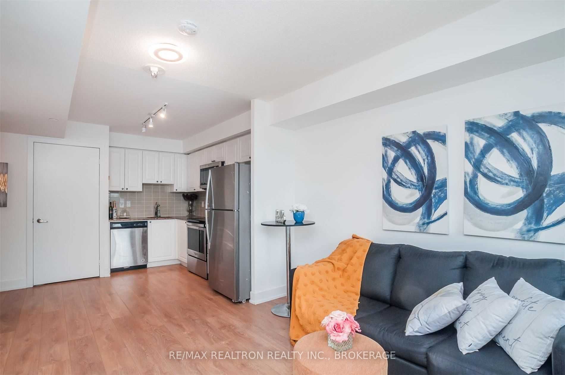1255 Bayly St, #901