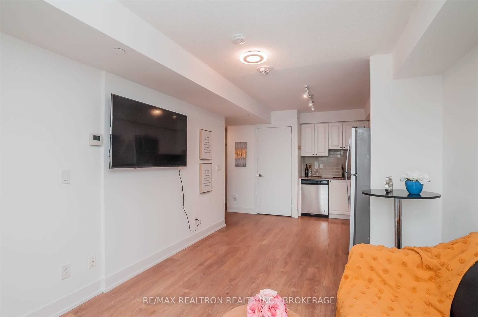 1255 Bayly St, #901