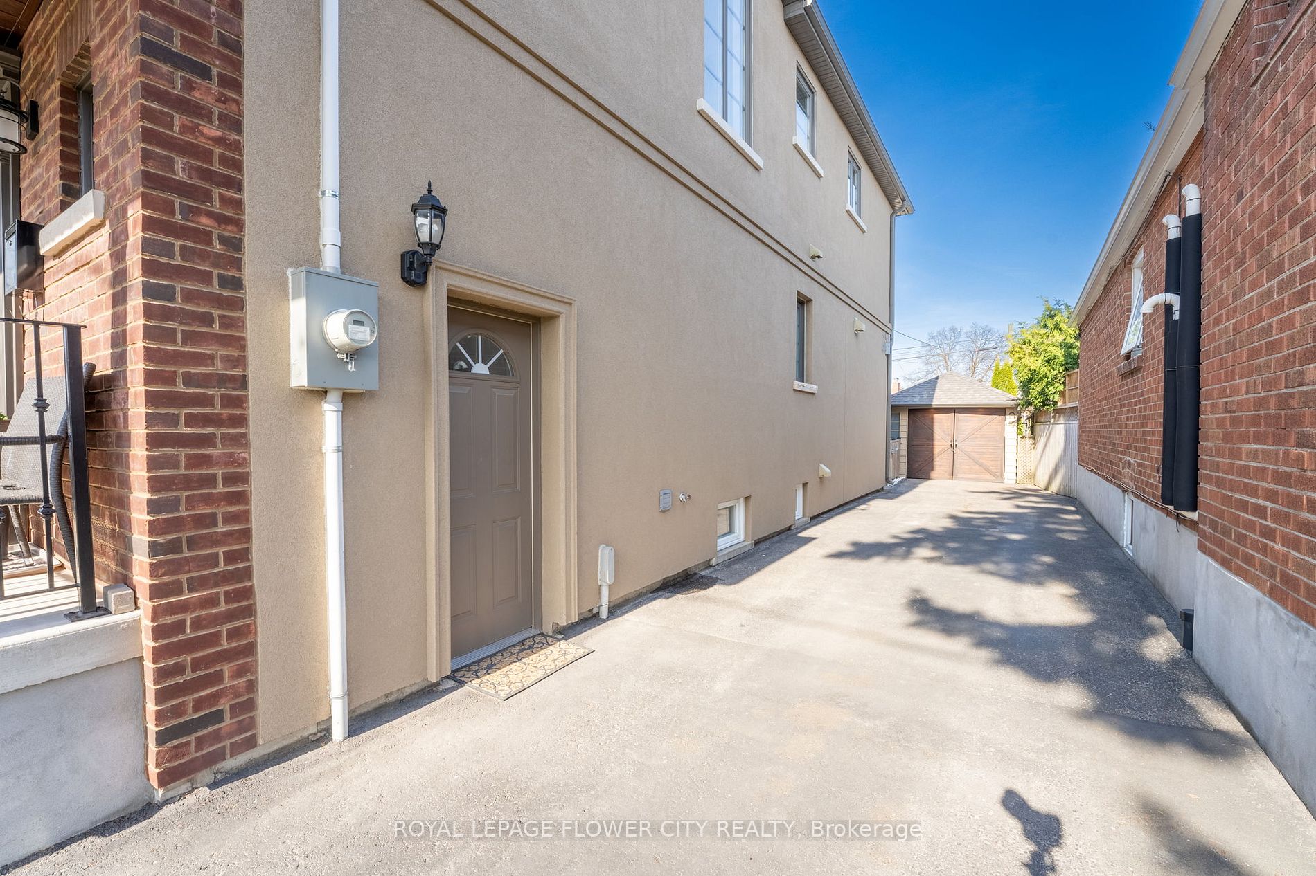 33 Norlong Boulevard