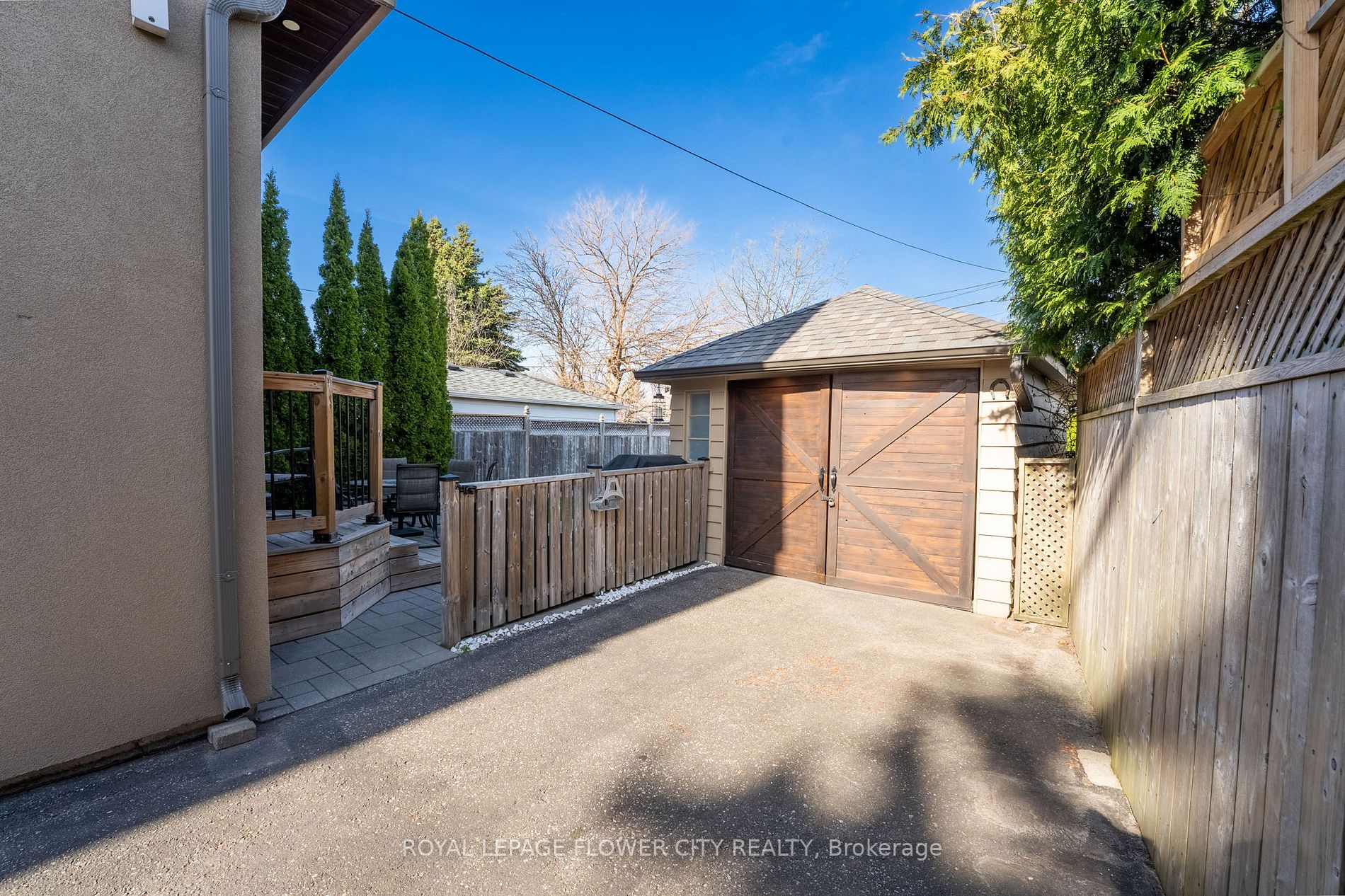 33 Norlong Boulevard
