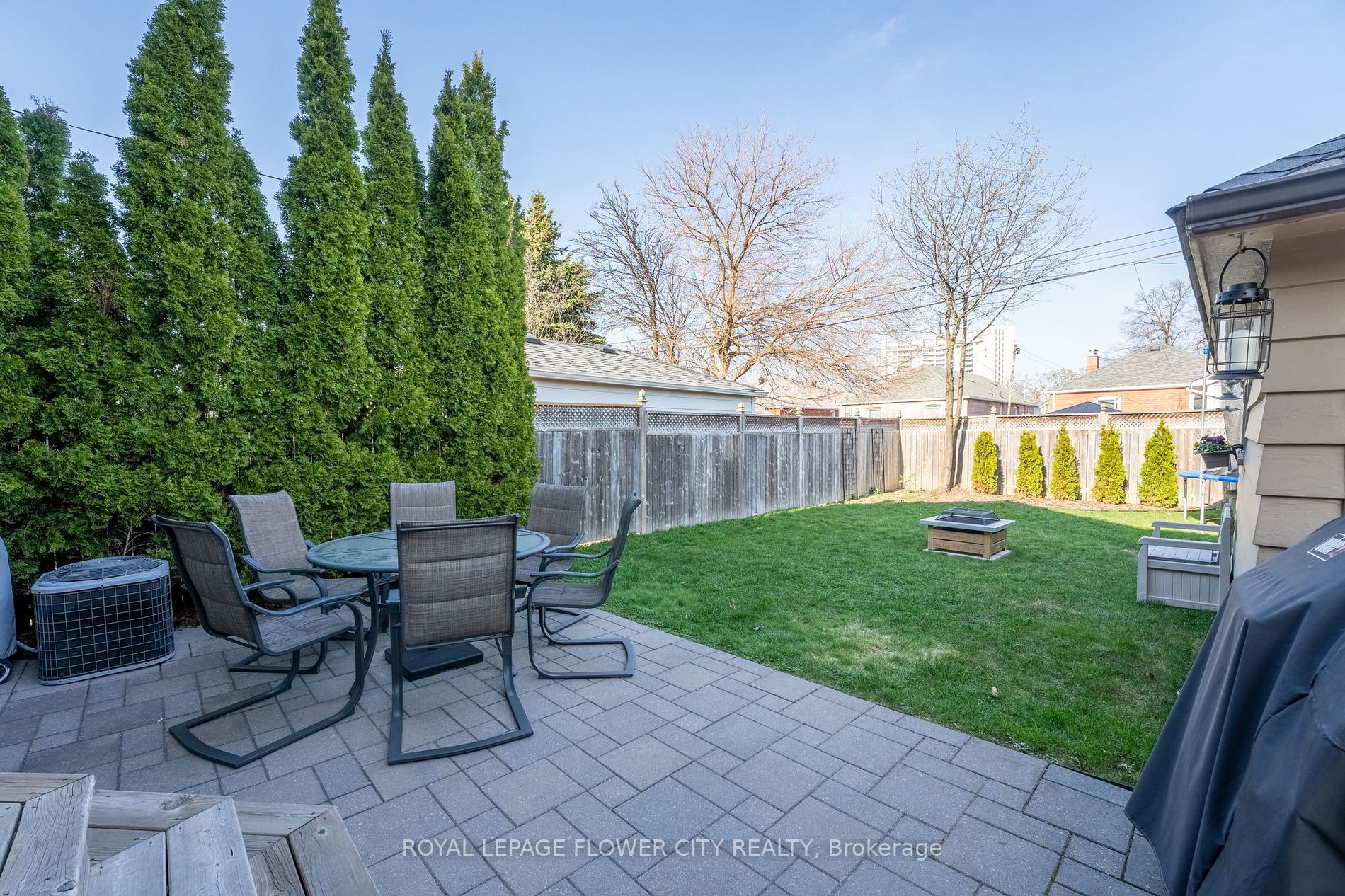 33 Norlong Boulevard