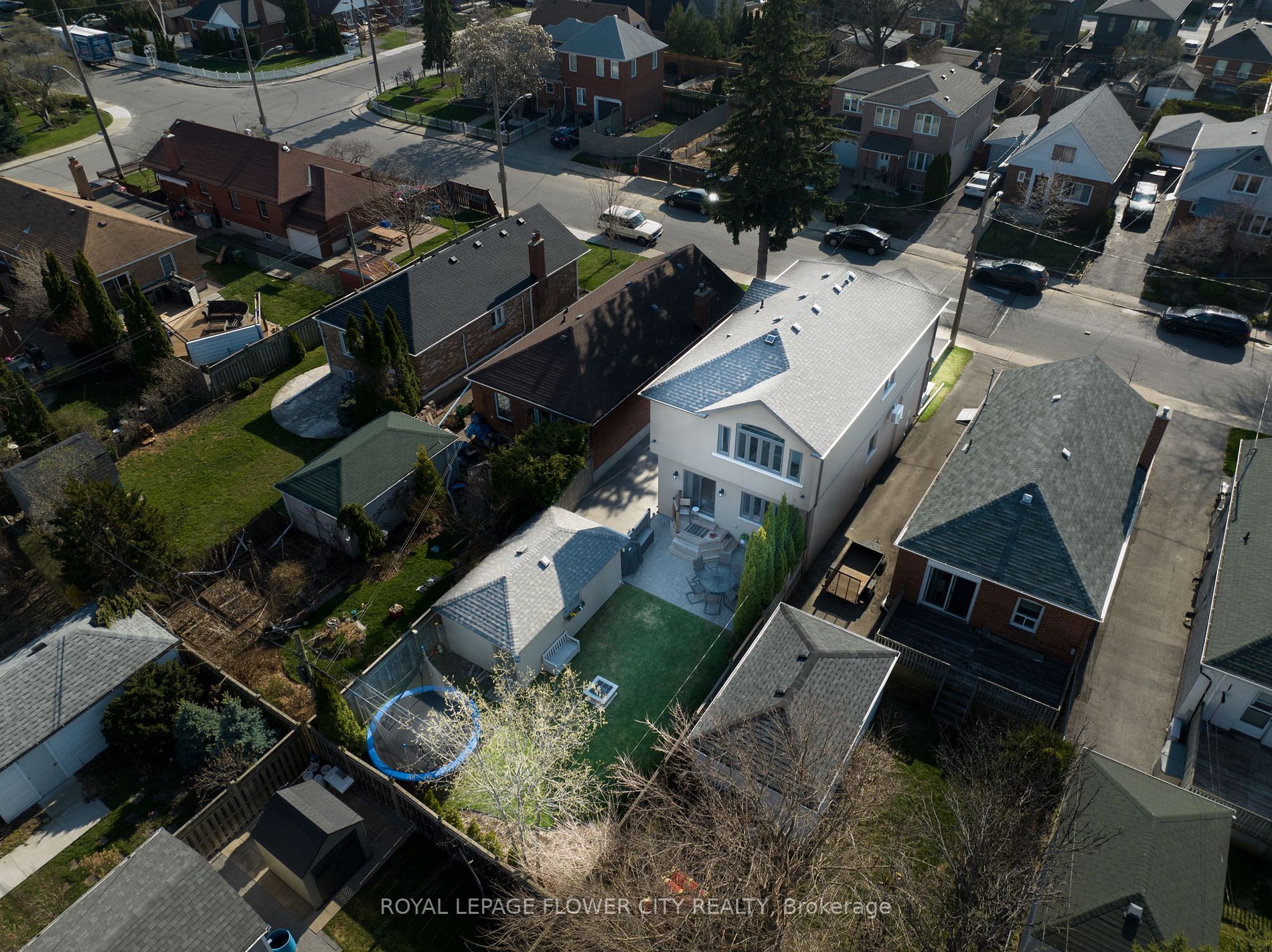 33 Norlong Boulevard