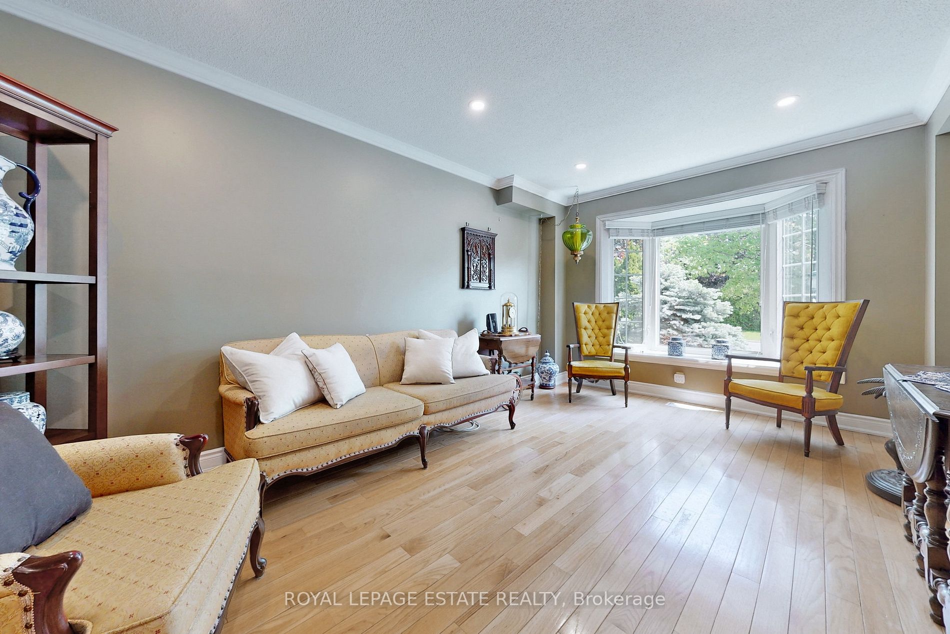 936 Mount Allan Avenue