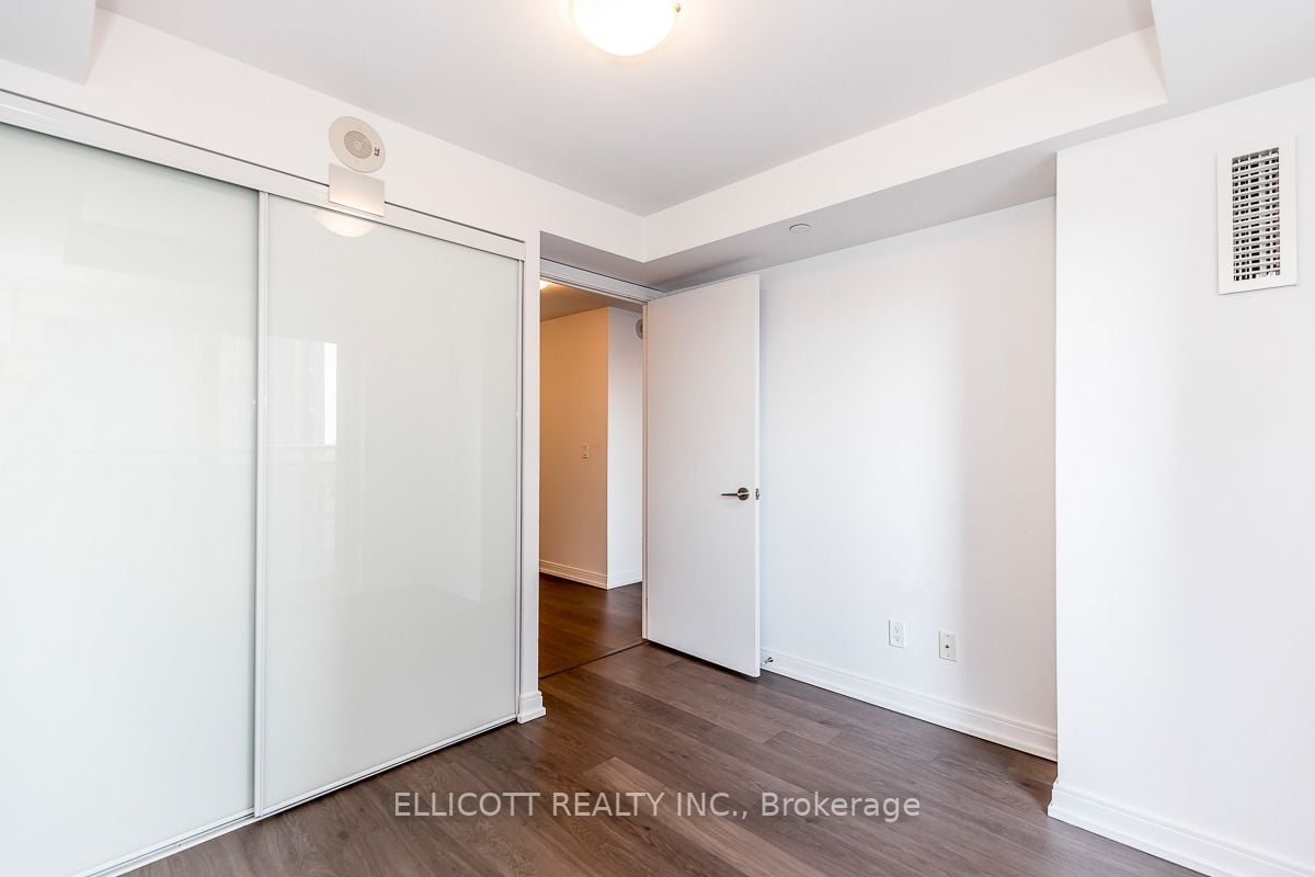 255 Village Green Sq, #1211