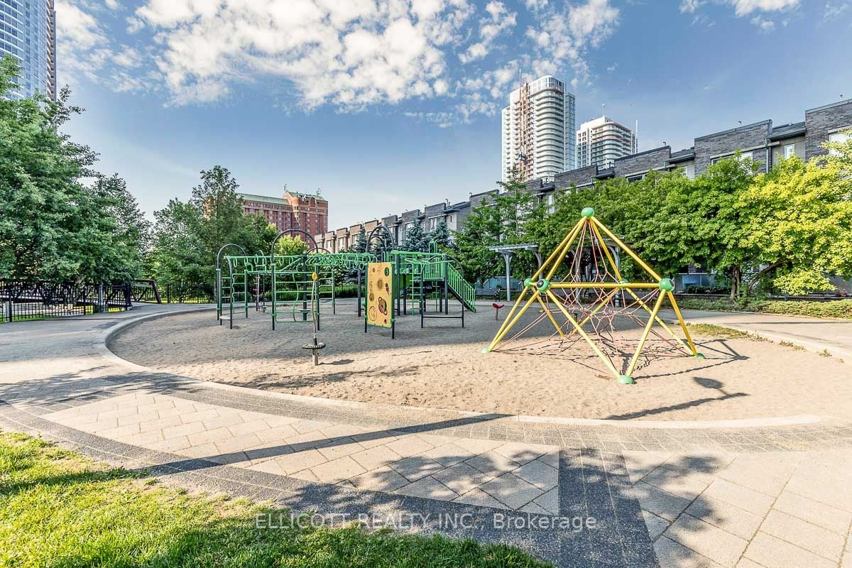 255 Village Green Sq, #1211