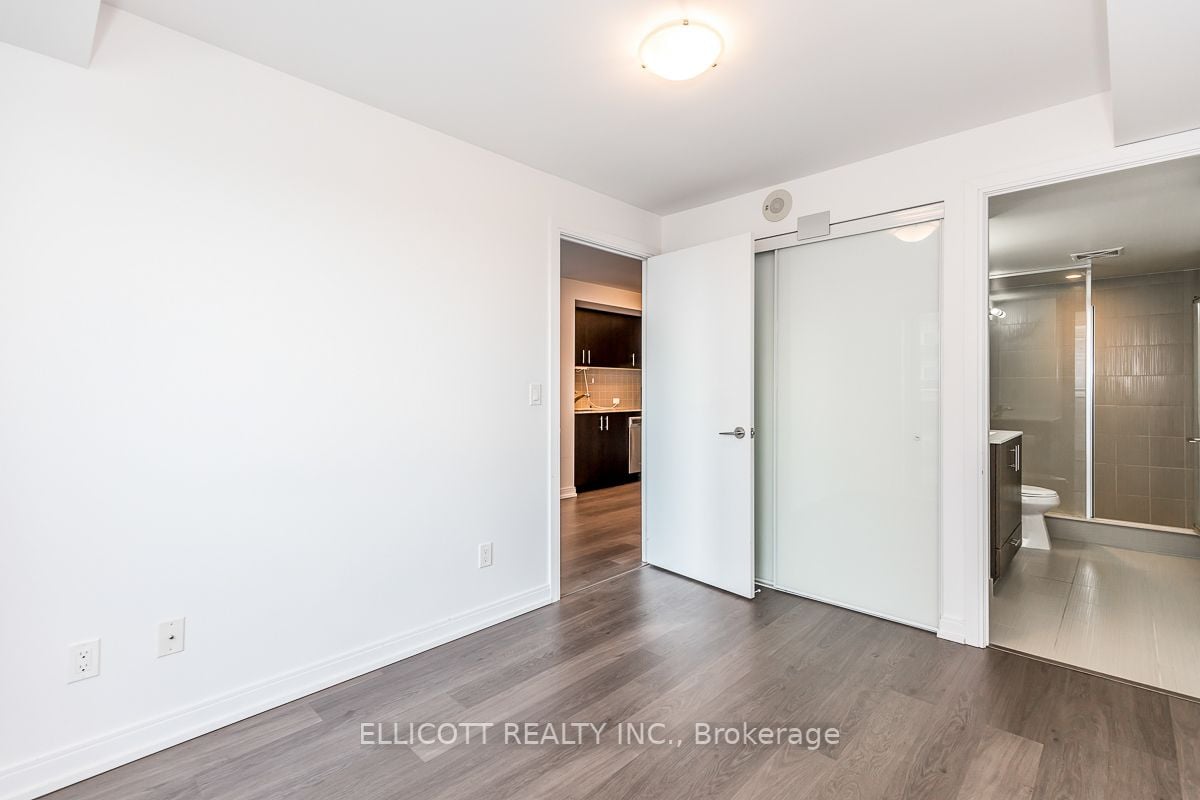 255 Village Green Sq, #1211