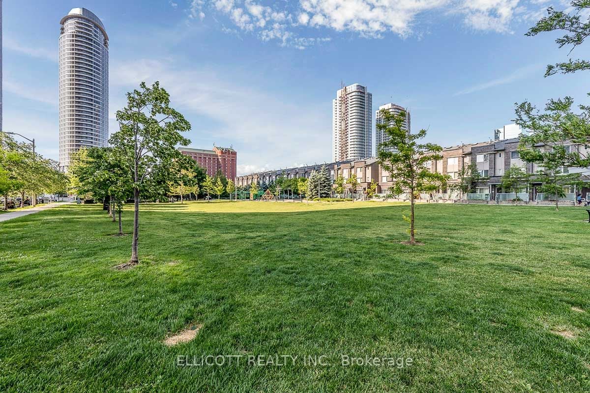 255 Village Green Sq, #1211