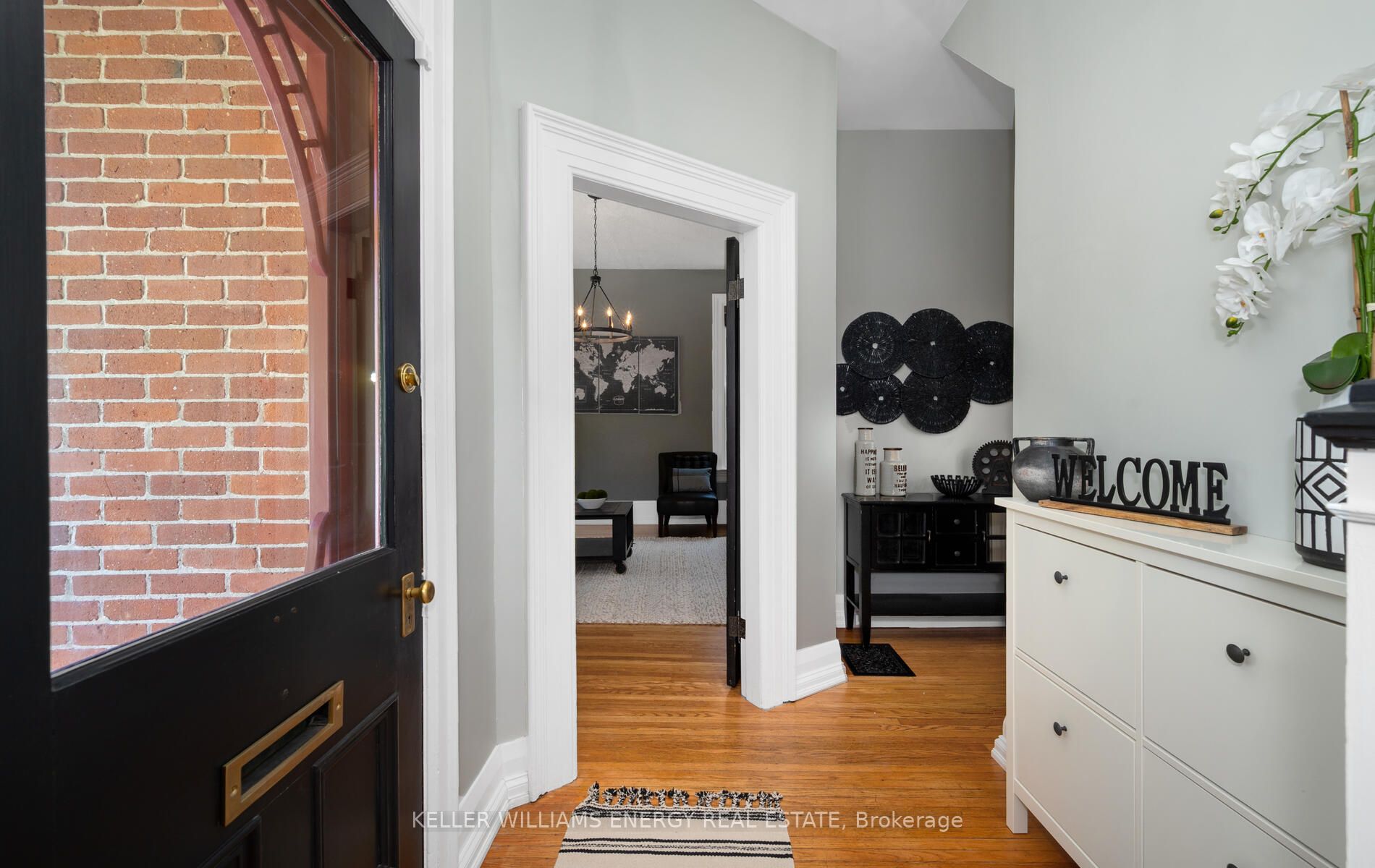 308 Centre St S