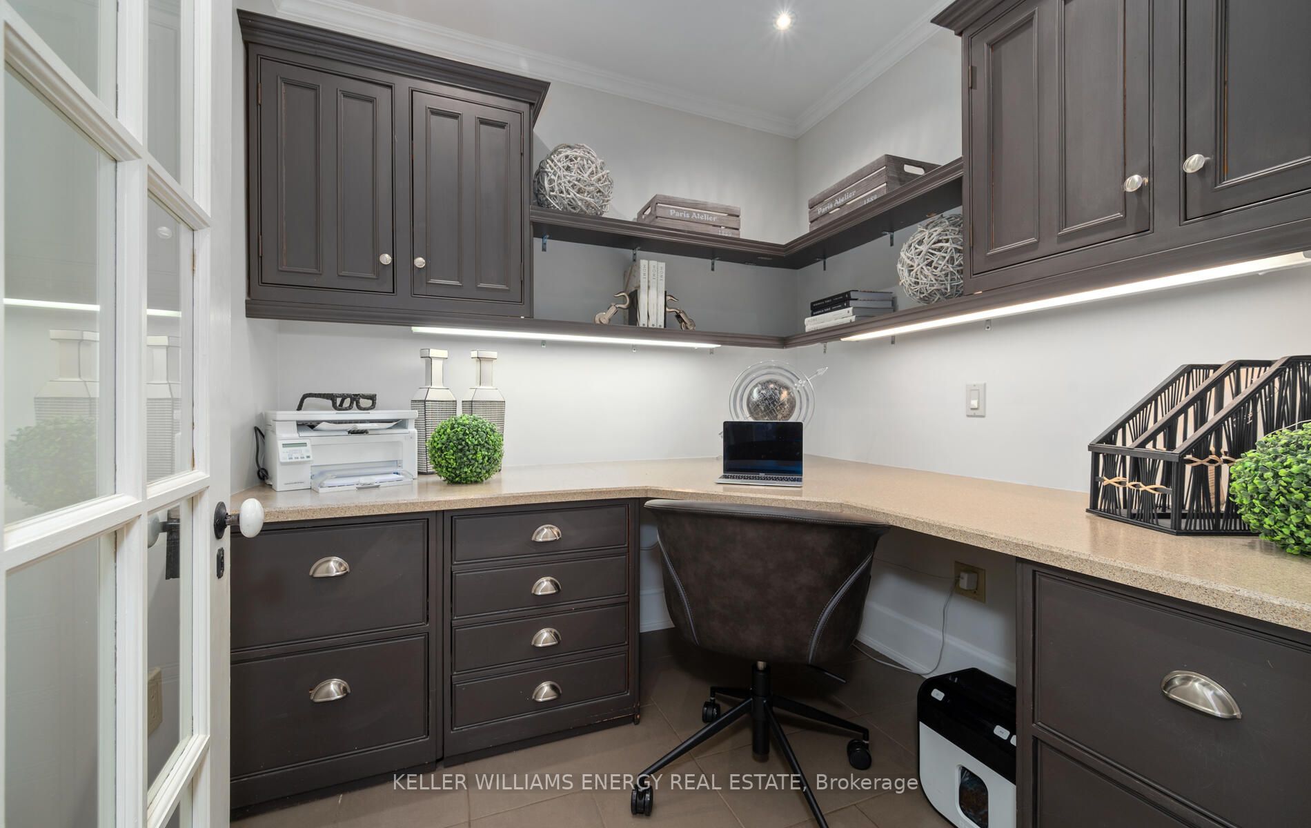 308 Centre St S