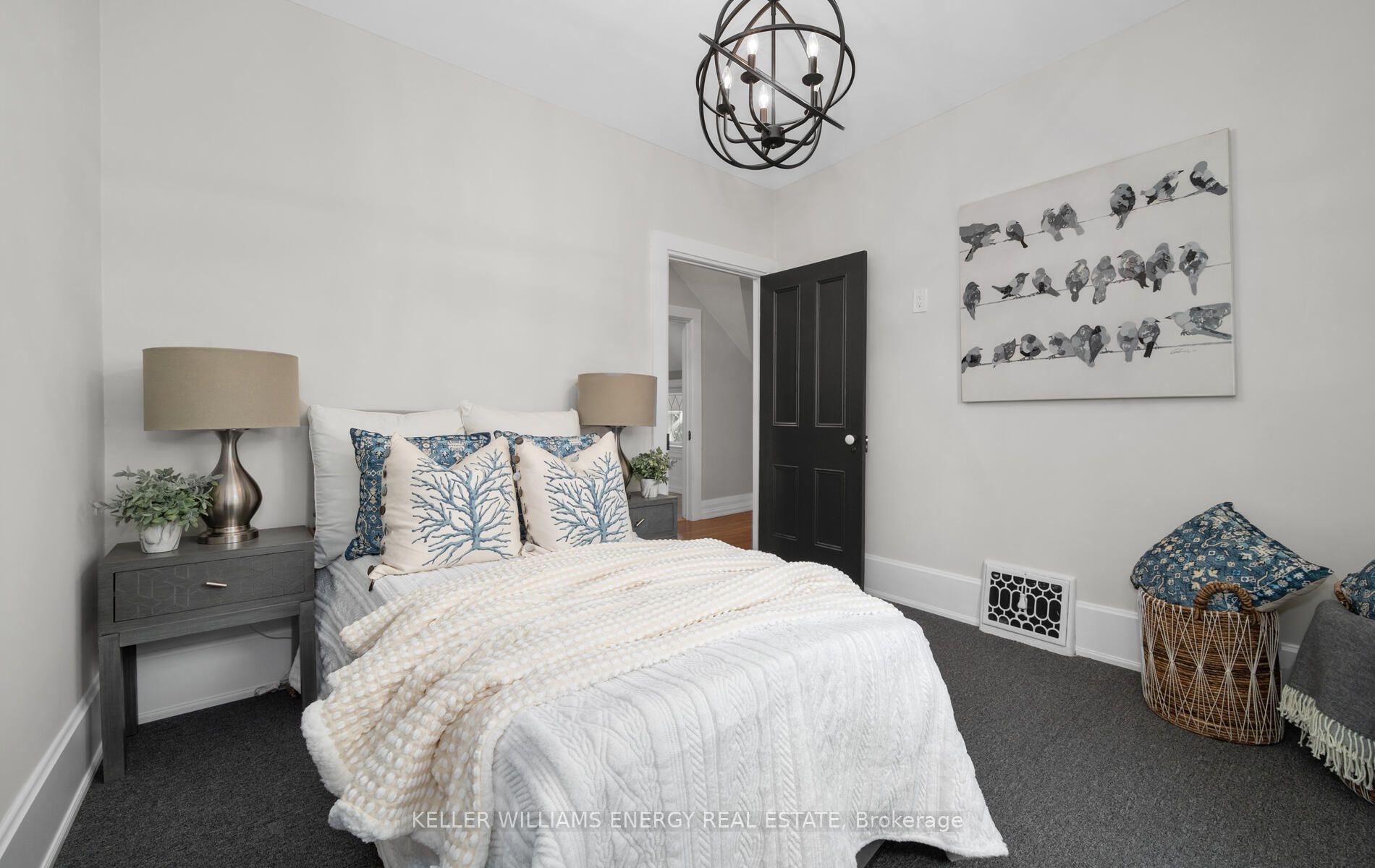 308 Centre St S