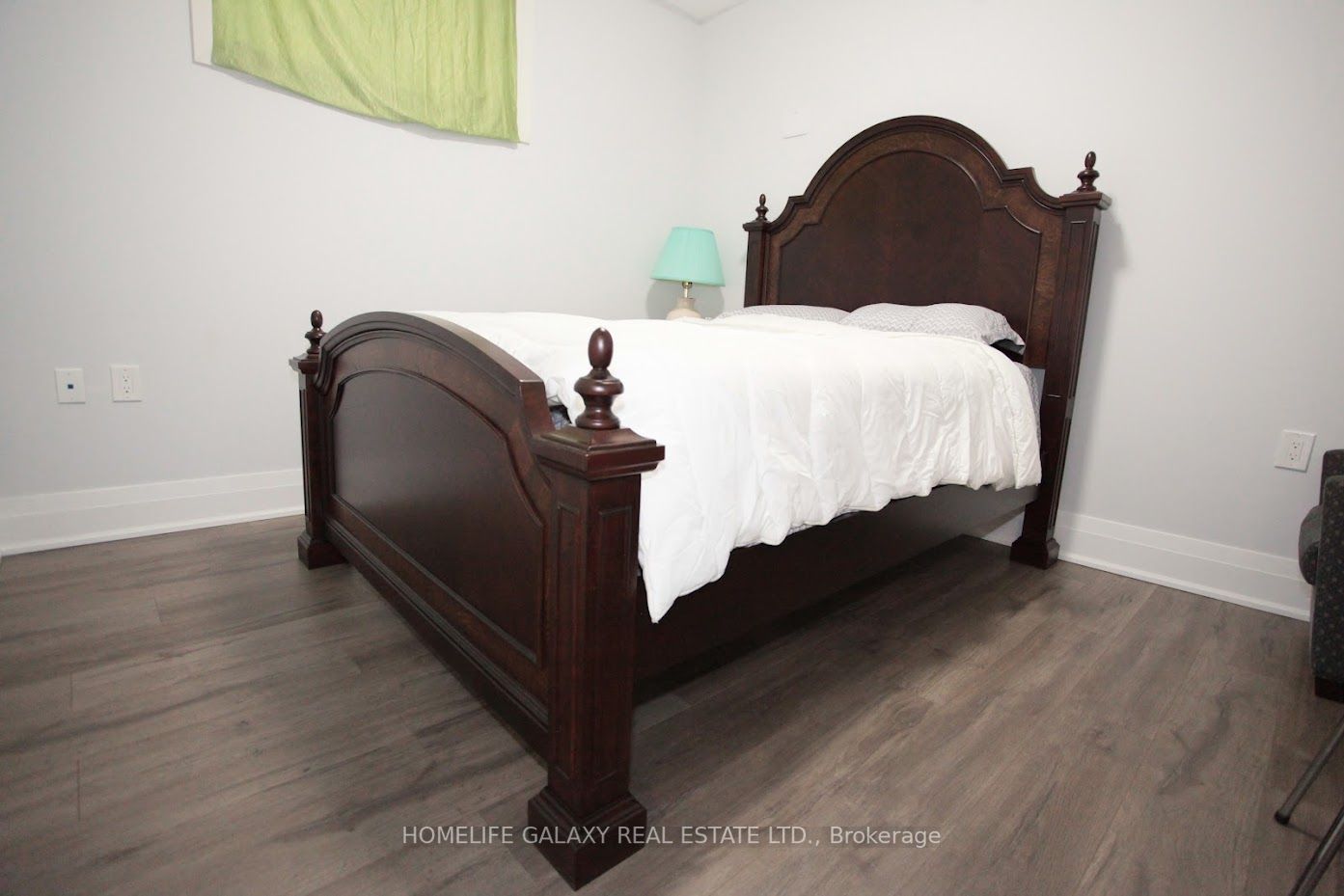 1794 Grandview Street N