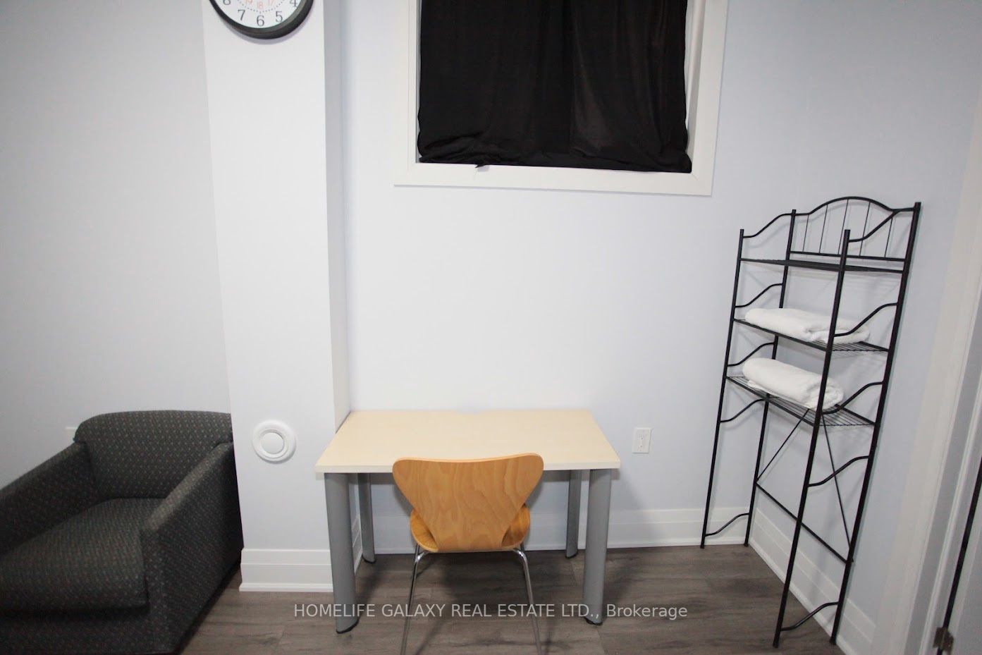 1794 Grandview Street N