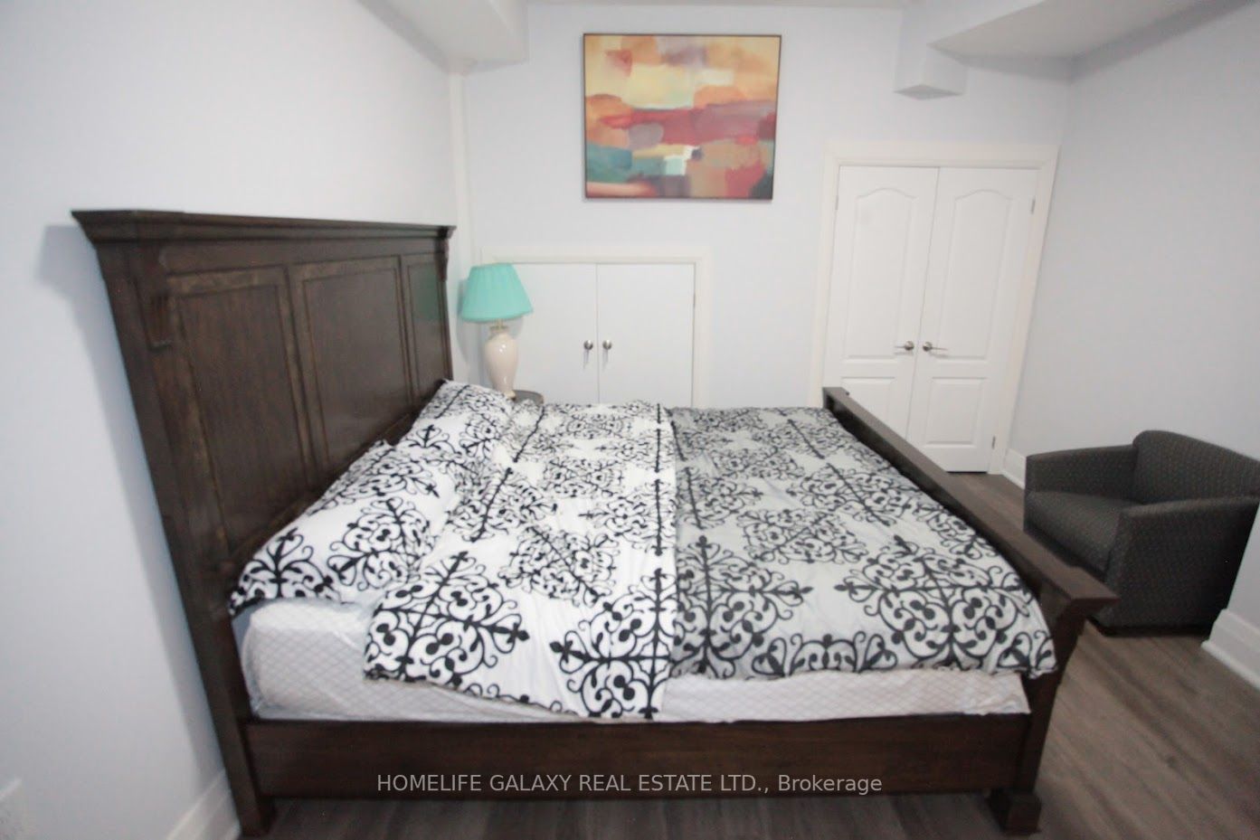 1794 Grandview Street N