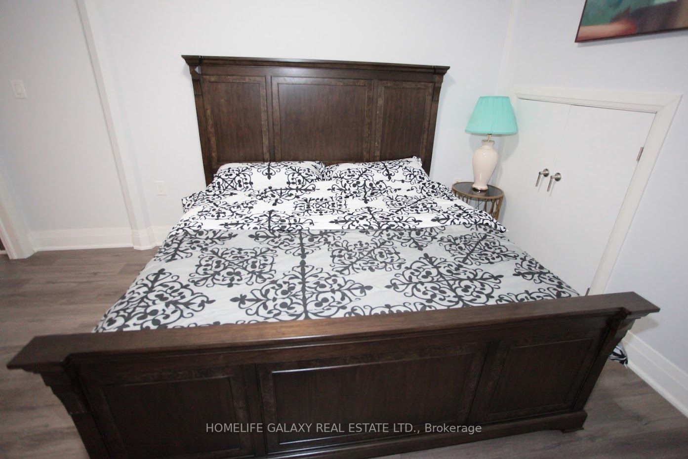 1794 Grandview Street N