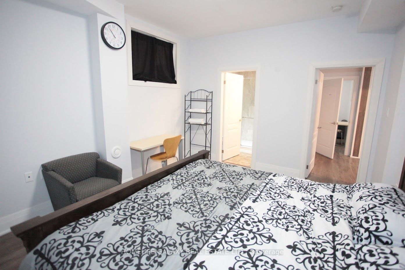 1794 Grandview Street N