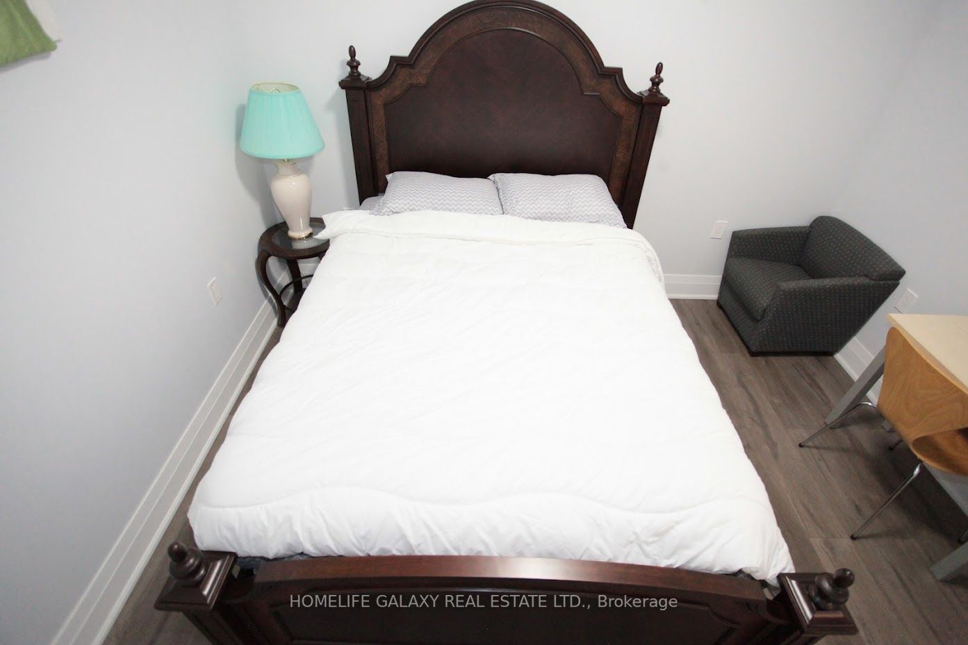 1794 Grandview Street N