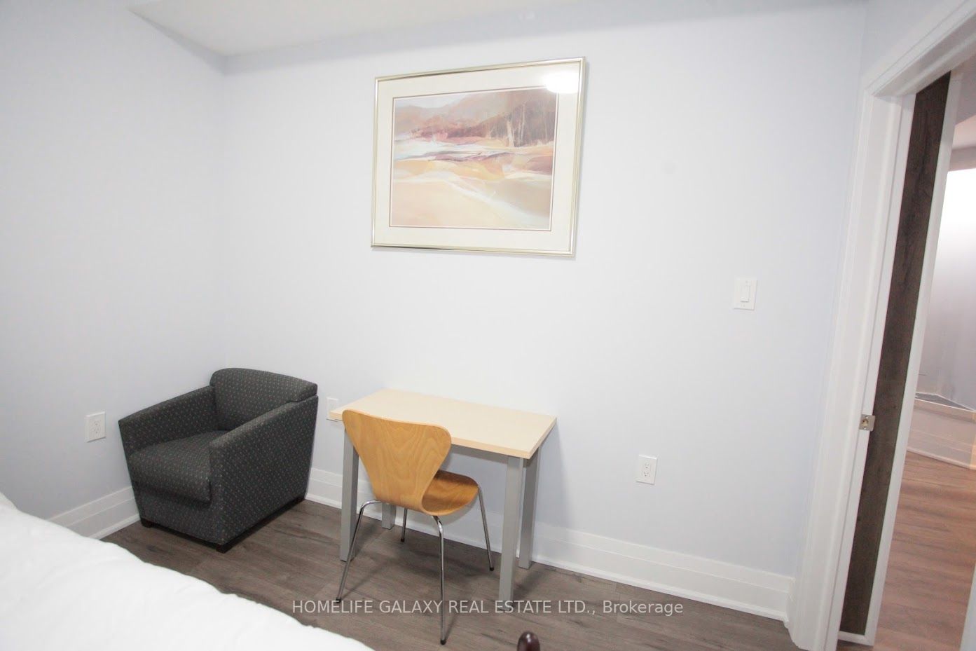 1794 Grandview Street N