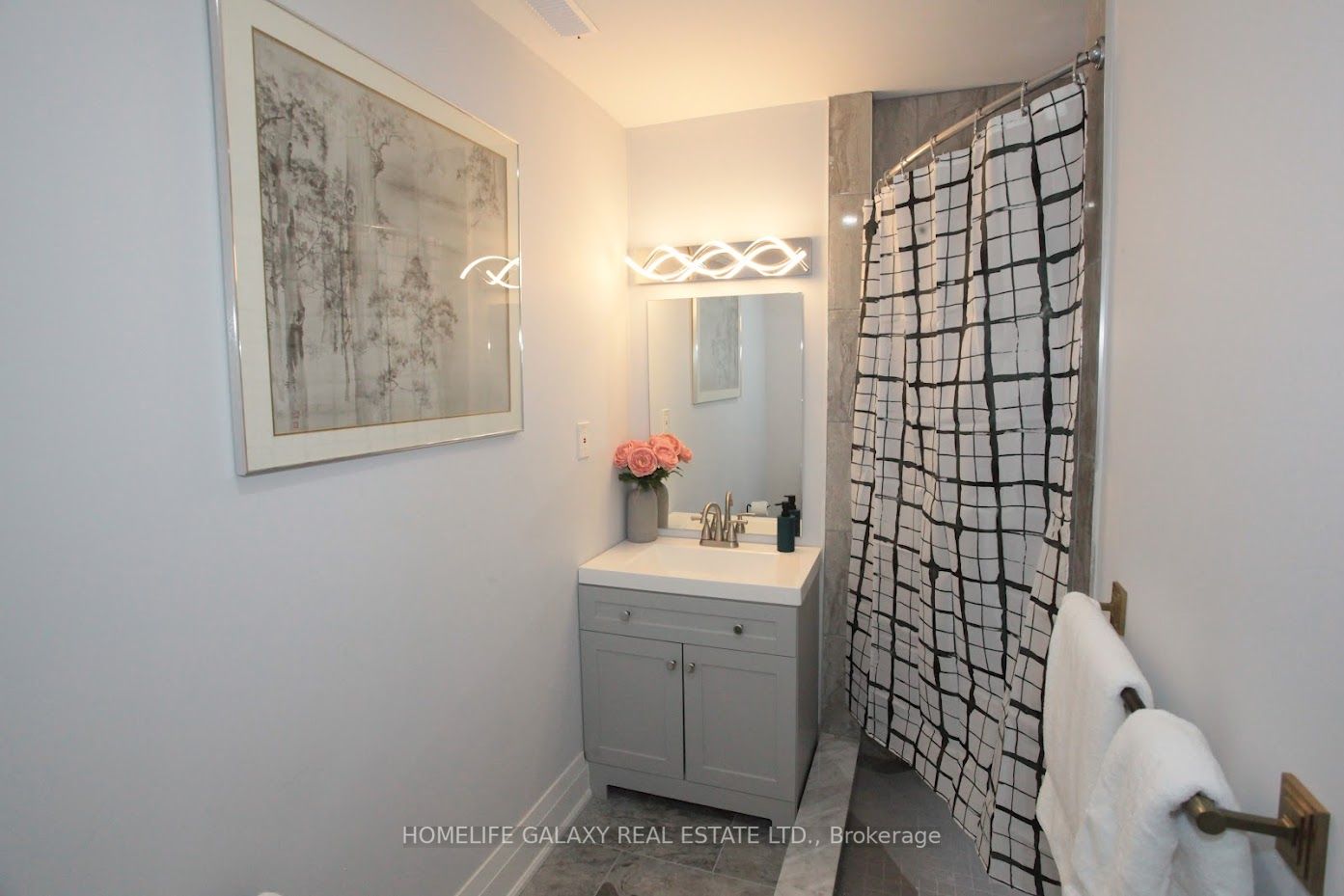 1794 Grandview Street N