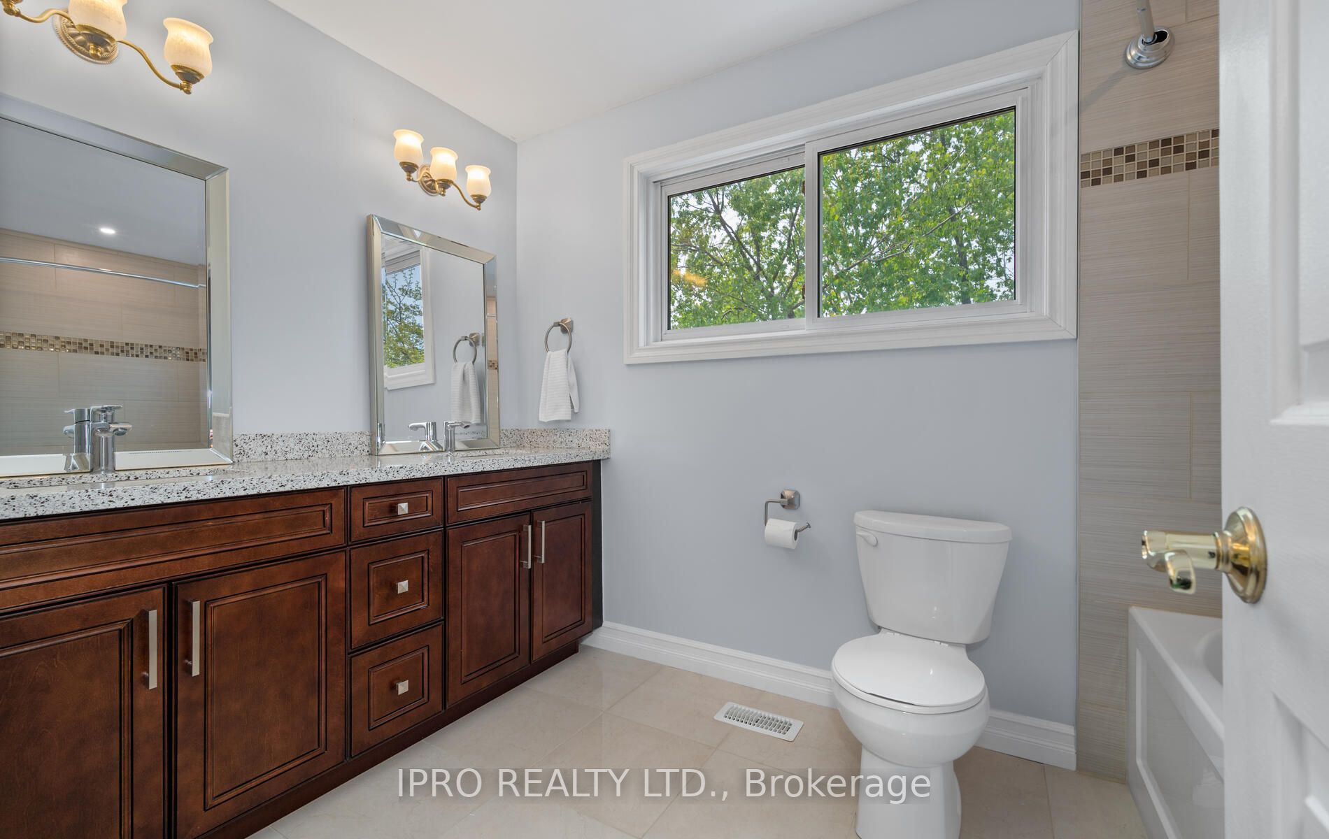 10 Mayflower St