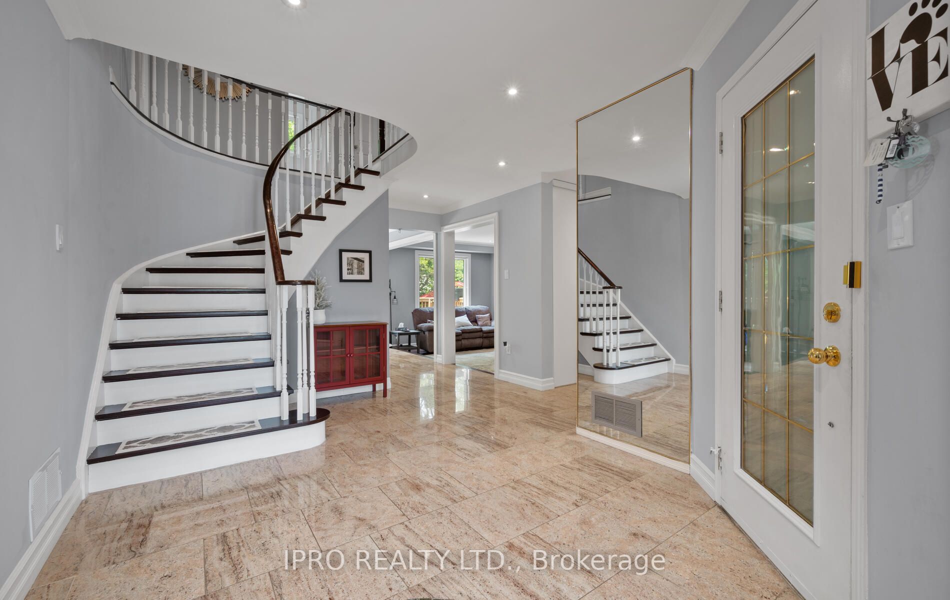 10 Mayflower St