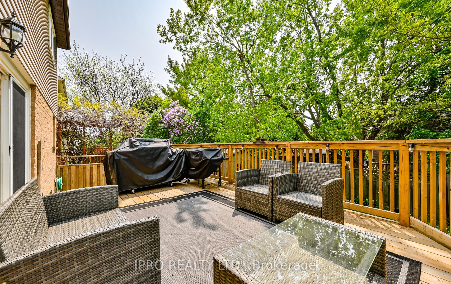 10 Mayflower St