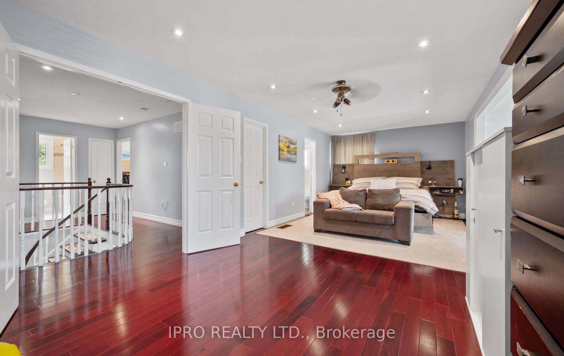10 Mayflower St