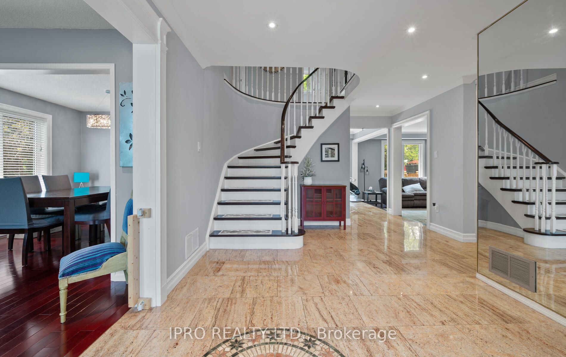 10 Mayflower St